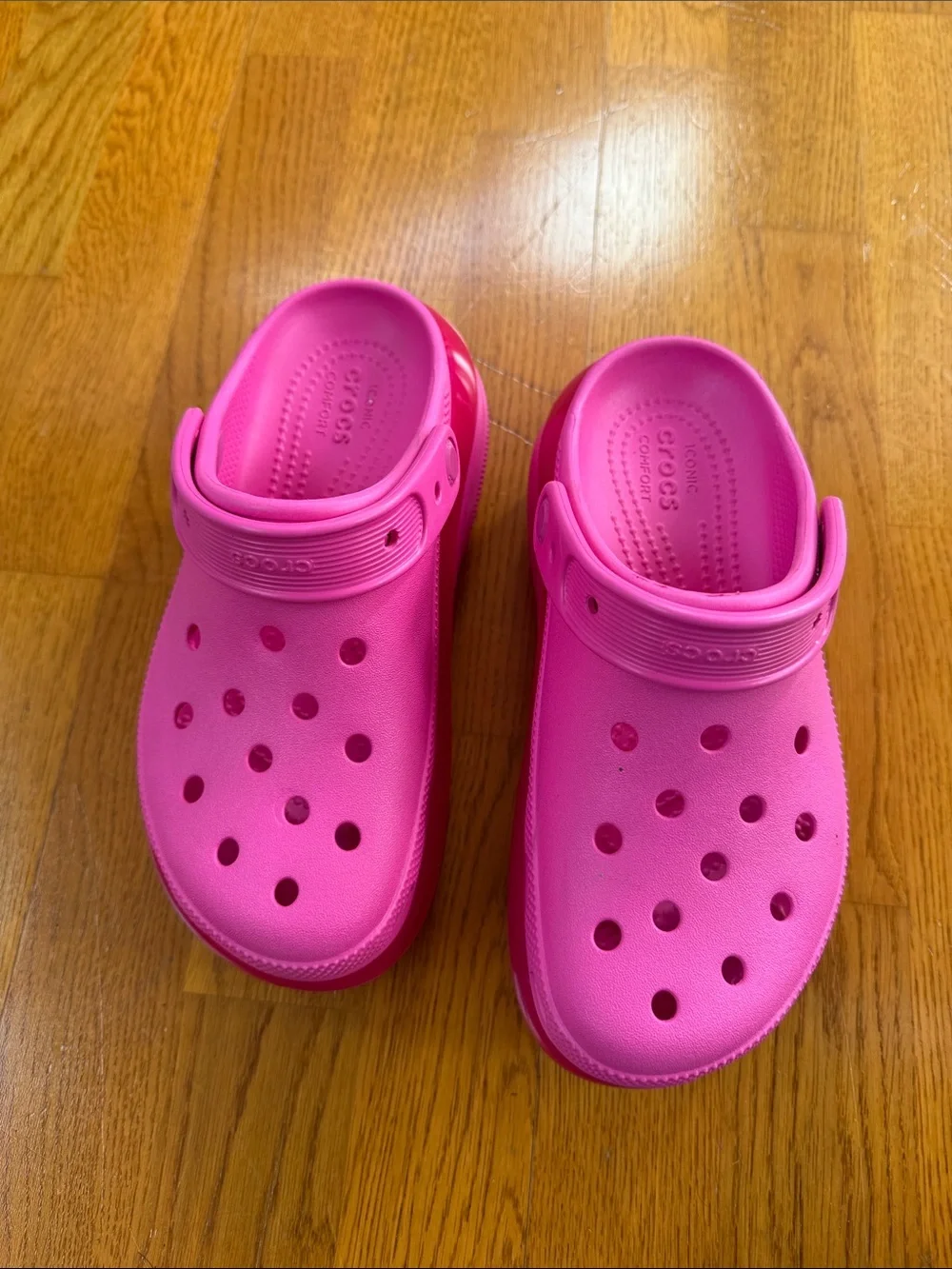 CROCS Kids Classic Clog in Hot Pink